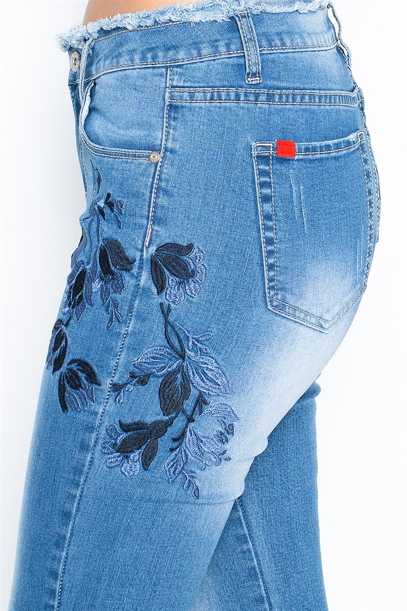 Women's Frayed waist-Embroidered Raw hem denim JEANS P8009