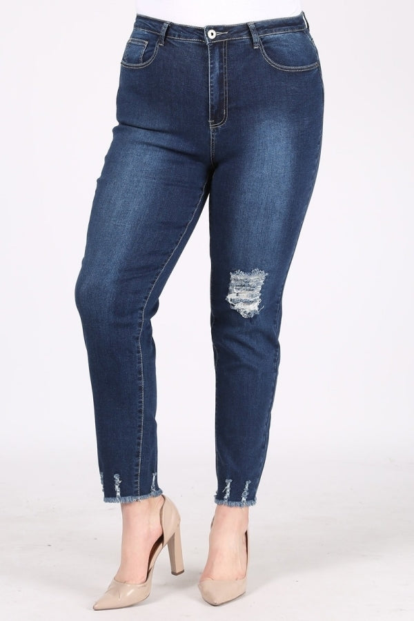 casual distressed jeans outfit